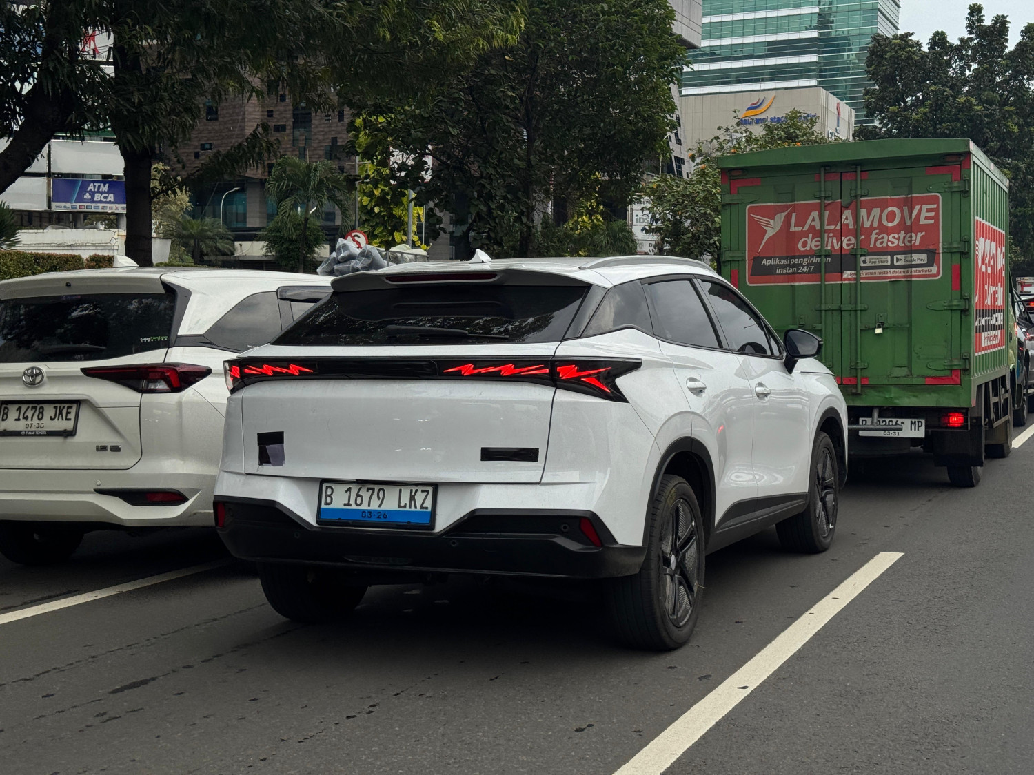 Kepergok Tanpa Kamuflase, OMODA E5 Baru Asyik Melintas Di Jakarta