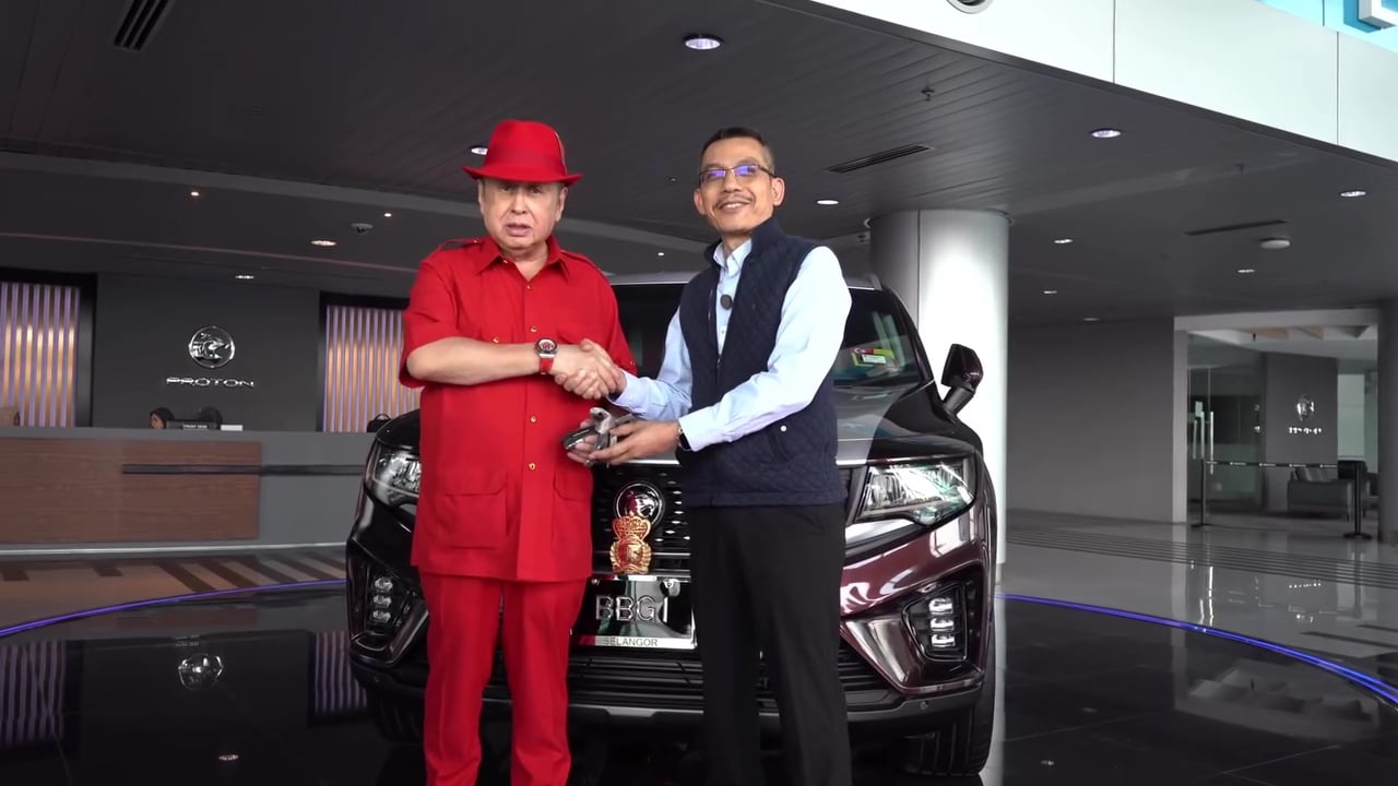 Customised Proton X90 delivered to Tengku Sulaiman – two-tone body and interior, walnut wood, tray tables