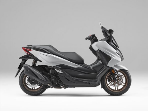 Skutik Premium Honda Forza 2025 Dapat Panel Meter TFT Baru dan Warna Eksklusif