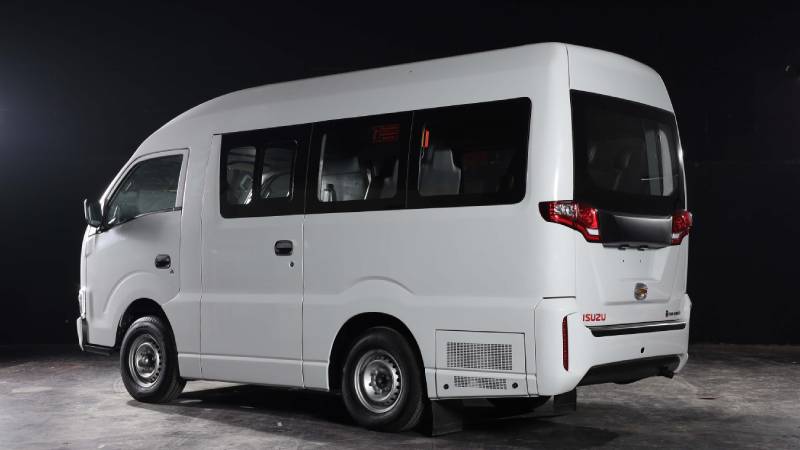Isuzu Traga bus