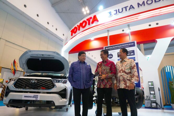Toyota Indonesia Raih Penghargaan atas Tiga Dekade Mendorong Ekspor Otomotif Nasional