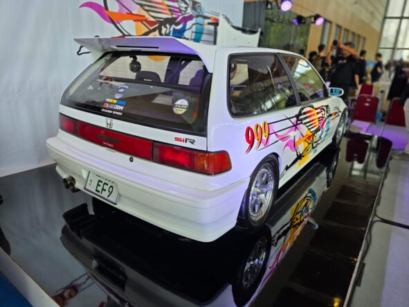 Honda Civic Nouva Ini Dilukis Tangan dan Ada Versi Diecastnya