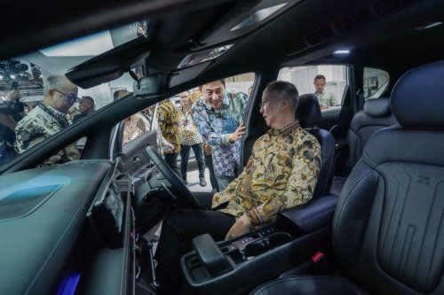 Agus Gumiwang Tandatangani STARGAZER Cartenz X, Wujud Apresiasi Upaya Hyundai Dorong Produksi Lokal