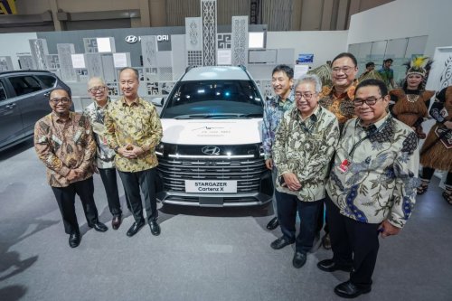 Agus Gumiwang Tandatangani STARGAZER Cartenz X, Wujud Apresiasi Upaya Hyundai Dorong Produksi Lokal