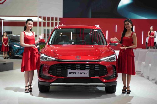 MG4 EV Max Resmi Diluncurkan di GIIAS 2025, Jarak Tempuh 540 Km, Performa Lebih Bertenaga