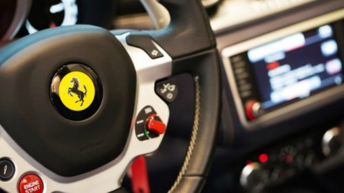 Ferrari Tunda Peluncuran EV Kedua Gara-gara Orang Kaya Masih Cinta Mesin Bensin