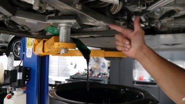 Ganti Oli Sendiri, Pemilik Mobil Ini Malah Keluar Rp 71 Juta