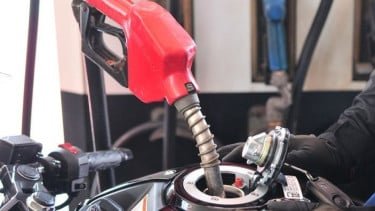 Jangan Asal Penuh, Ini Bahaya Isi Bensin Sampai Tumpah