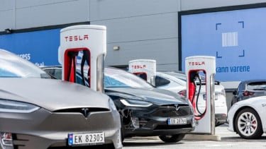 Harga Mobil Listrik Bekas Tesla Alami Kenaikan