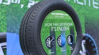 Panduan Lengkap: 4 Hal Penting yang Wajib Diketahui Sebelum Beli Ban Mobil Online