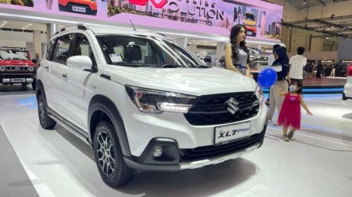 Terpopuler: Harga SUV Tiga Baris, Innova Zenix Facelift dan Aerox Baru