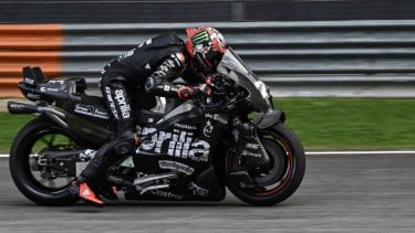 Aprilia Temukan Titik Lemah Motor, Marco Bezzecchi Siap Kerja Keras Demi Performa Maksimal!