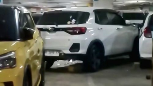 Salah Injak Pedal Gas Berujung Bikin Tujuh Mobil Saling Tabrak