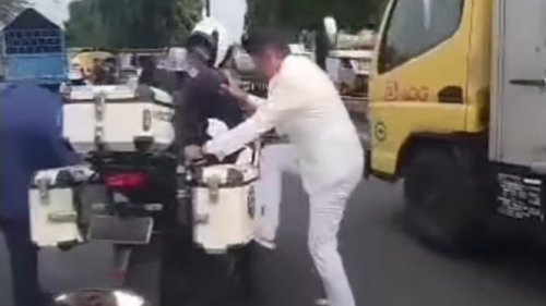 Viral Dedi Mulyadi Dibonceng Pakai Moge Tanpa Helm, Bisa Kena Denda Segini