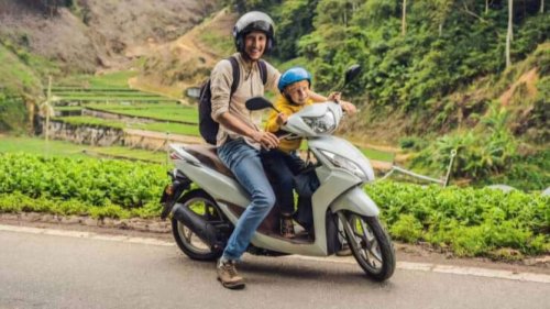 Naik Motor Bawa Anak di Depan? Hati-Hati, Ini Risiko Fatalnya