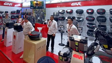8 Boks Motor Givi Meluncur Sekaligus di IMOS 2025