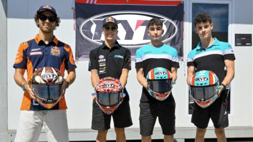 Empat Rider KYT Tampil Spesial, Helmnya Berhiaskan Budaya Indonesia