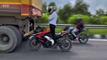Pemotor Bajaj Ini Main-main Sama Nyawa Demi Views