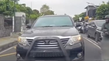 Bar-Bar di Jalan, Pengemudi Fortuner Kena Semprot