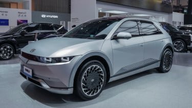 Daftar Mobil Listrik 2026 dengan Pengisian Baterai Paling Ngebut di Indonesia