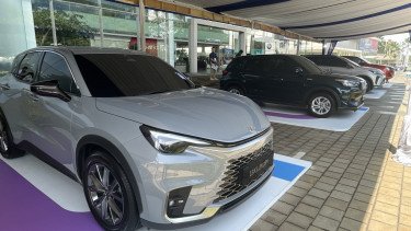 Di Sini, Toyota Innova Zenix Dilelang Rp300 Juta