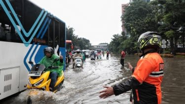 Terpopuler: Banjir Jakarta, Shell Super Langka, dan Tes Psikologi SIM