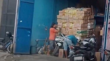 Viral di Cengkareng, Honda Vario Bawa Muatan Setara Gran Max
