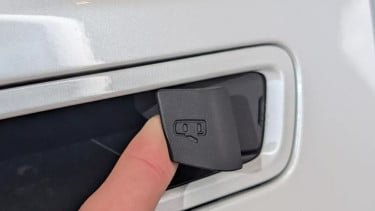 Mobil Toyota Ini Punya Fitur Gagang Pintu Unik