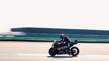 Kuda Pacu Aprilia Siap Bermanuver di Sirkuit Chang