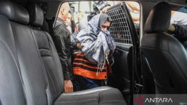 Intip Isi Garasi Bupati Pekalongan Fadia Arafiq: Dari Hotel Berjalan hingga MPV Sultan