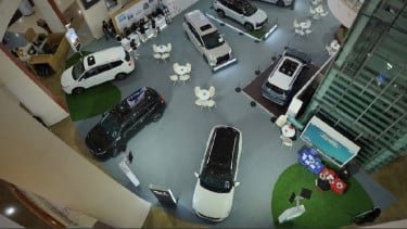 Dorong Penetrasi Pasar, Wuling Pamerkan Lini ICE hingga EV di Mal