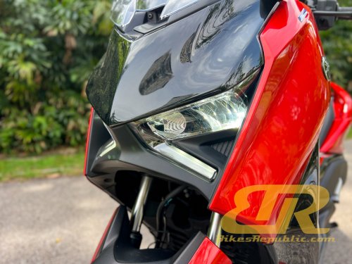 2025 YAMAHA XMAX 250 Test &amp; Review – Still Quick!