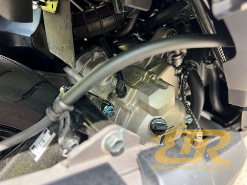 2025 YAMAHA XMAX 250 Test &amp; Review – Still Quick!