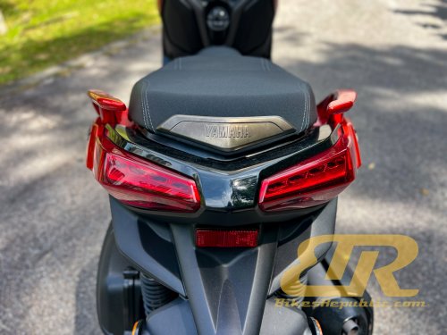 2025 YAMAHA XMAX 250 Test &amp; Review – Still Quick!