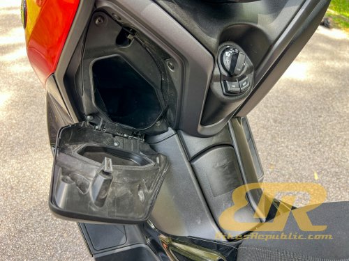 2025 YAMAHA XMAX 250 Test &amp; Review – Still Quick!