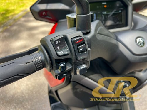 2025 YAMAHA XMAX 250 Test &amp; Review – Still Quick!
