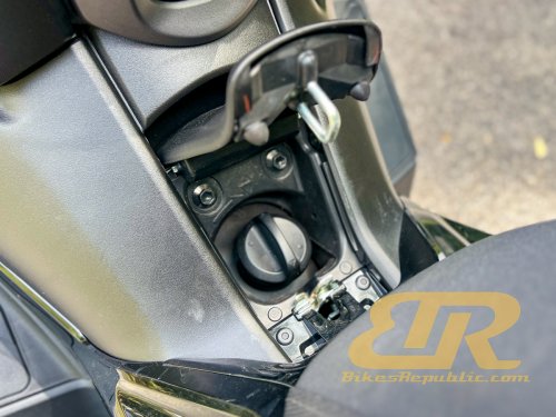 2025 YAMAHA XMAX 250 Test &amp; Review – Still Quick!