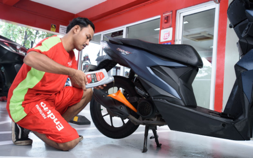 Jangan Tunggu Kilometer, Ini 3 Tanda Oli Mesin Harus Segera Diganti