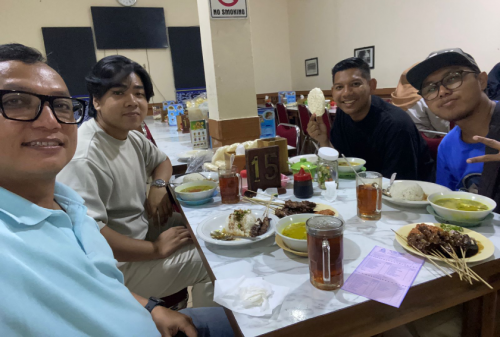 Cerita Makan Siang di Empal Gentong Cirebon dengan Wuling Cloud EV, Butuh Biaya Listrik Segini Aja