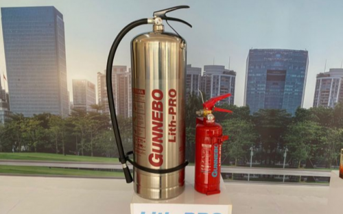 Biar Aman, Pemilik Mobil Listrik Wajib Punya APAR Khusus Ini