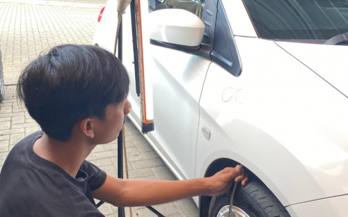 Perbaiki Bodi Mobil Penyok Pakai Teknik PDR, Nggak Rusak Cat Asli, Biaya Mulai Rp 75 Ribu