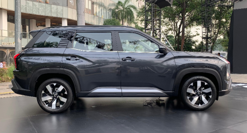 Galeri Foto : Intip Lebih Dekat Mitsubishi Destinator, Apakah Lega dan Fitur Komplet?