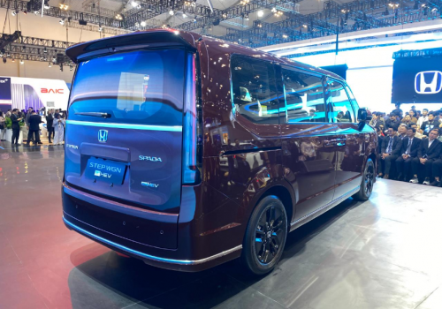 Enggak Tahunya Harga Honda STEP WGN e:HEV Lebih Murah Dibanding Toyota Voxy dan Nissan Serena e-Power
