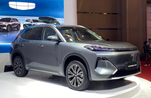 Nggak Cuma Satu, Gelly Pamerkan Tiga Model Global di GIIAS 2025, Siap Mengaspal di Indonesia?