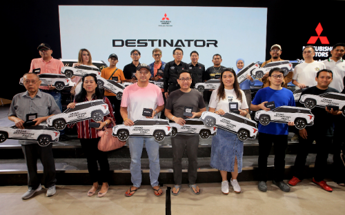 Mitsubishi Serahkan 50 Unit Destinator Kepada Konsumen. Sekaligus ke Shabrina dan Fajar  Indonesian Idol Season XIII