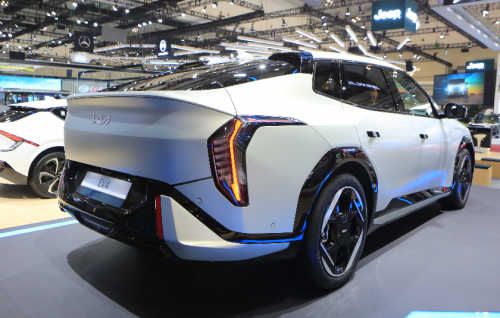 Kia EV4 Tampil Perdana di Indonesia, Punya Jarak Tempuh 600 Km, 0-100 Km/jam Hanya 7,4 Detik