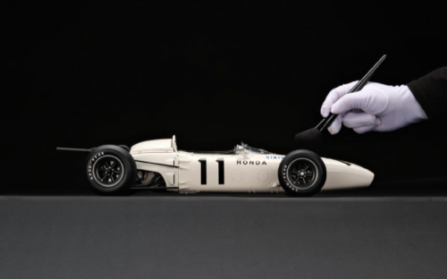 Langka Nih, HRC Rilis Miniatur Mobil Balap F1 Honda RA272, Stok Sangat Terbatas