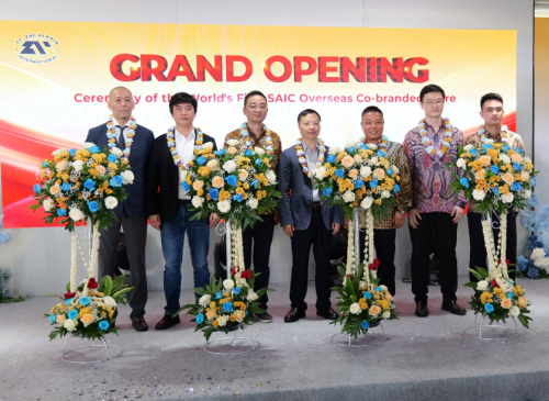Unik, Wuling dan MG Resmikan Dealer Berkonsep Satu Atap Bersaudara di Kelapa Gading