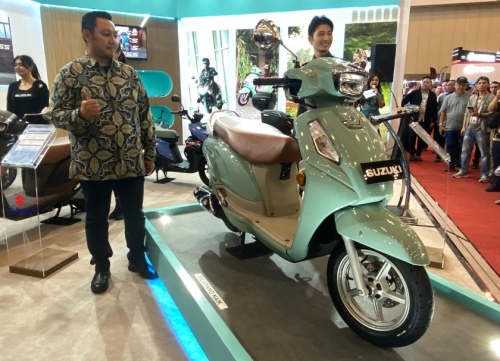 Suzuki Access 125 Resmi Diluncurkan di IMOS 2025, Skutik Retro Pas Buat Kaum Urban Pengin Tampil Beda