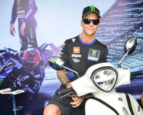 Pecah, Fabio Quartararo dan Alex Rins Kunjungi SMA Negeri 2 Mataram NTB